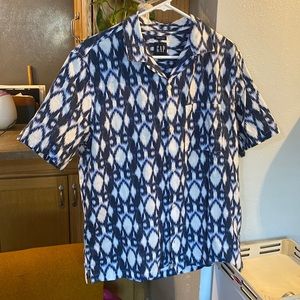 Gap Blue Diamond Tye-Dye Patterned Button Up